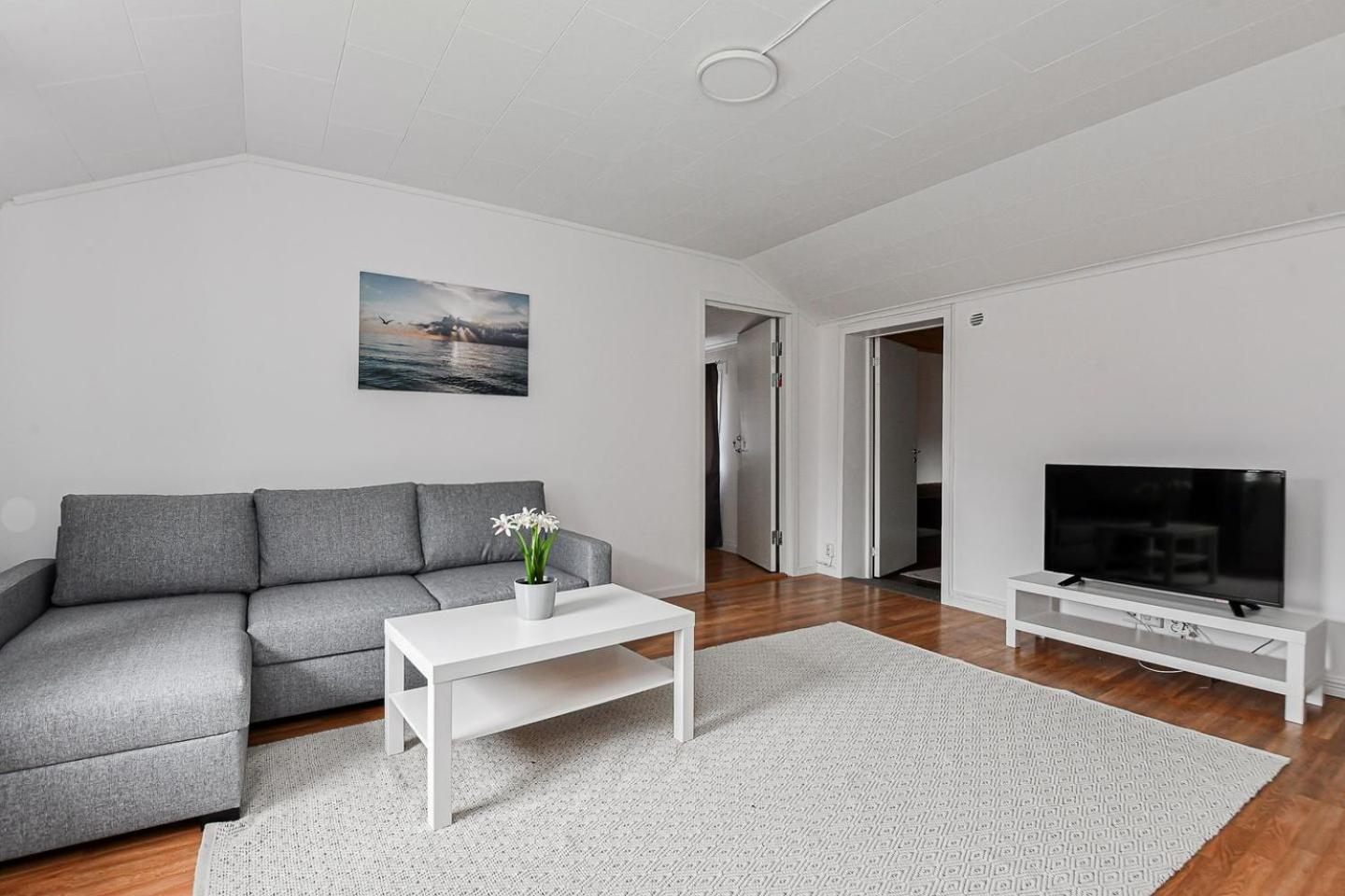 Komplett Laegenhet Med Sjoeutsikt Malmon Exterior foto